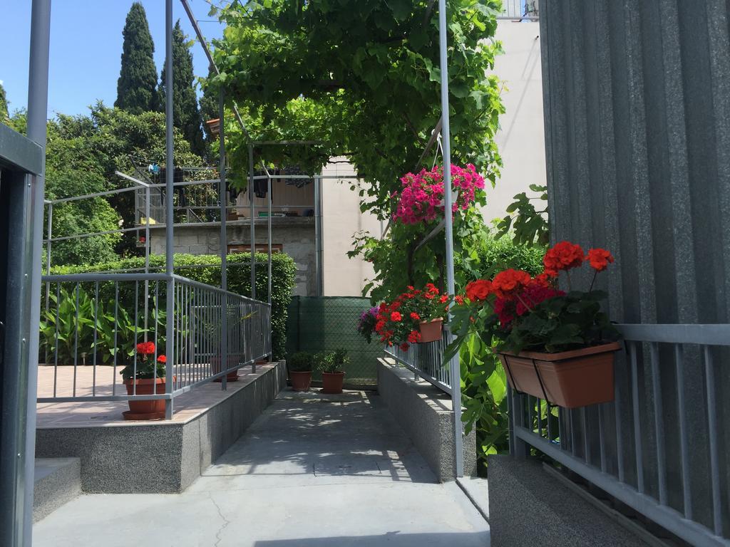 Guesthouse Varnica Kastel Luksic Exterior photo